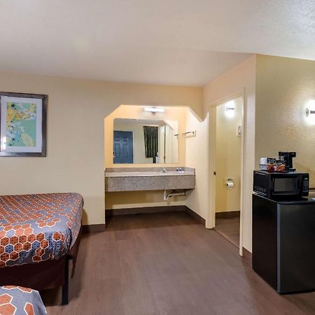Rodeway Inn & Suites East La Nouvelle-Orléans Extérieur photo